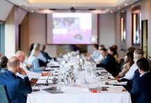 Summit dodavatelských řetězců doplňuje sestavu řečníků o senátora