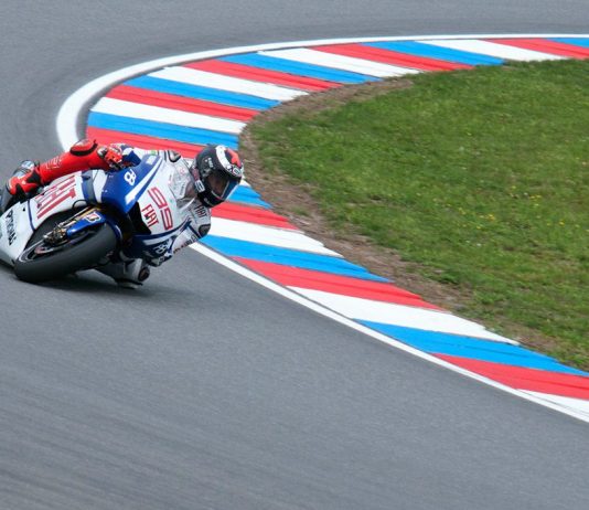V okolí okruhu v Brně kvůli MotoGP parkovalo 3220 aut a 1250 motorek