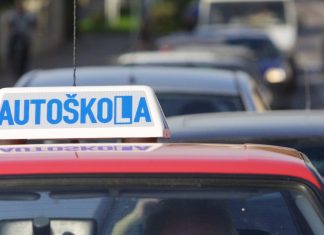 Systém eTestů pro autoškoly měl ráno hodinový výpadek