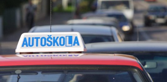 Systém eTestů pro autoškoly měl ráno hodinový výpadek