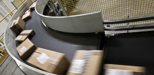 ČTÚ: Počet přepravených balíků loni stoupl o 7,5 procenta na 342 milionů