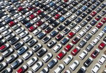 Evropská unie zatím neví, kdy začnou platit nižší cla na dovoz aut do USA