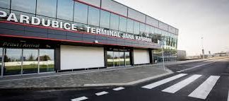 Pardubické letiště opravuje stojánku, cestující budou k letadlům vozit autobusy