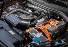 Plug-in hybridní vozy se u nás v srpnu prodávaly lépe než elektromobily