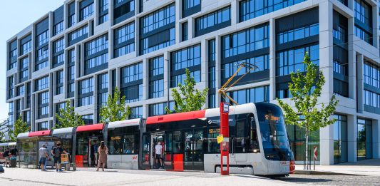 Autobusy a tramvaje v Praze budou v lednu a únoru jezdit v delších intervalech