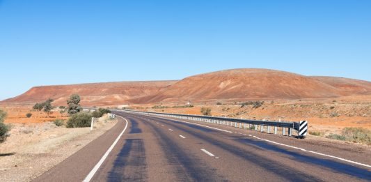 Plynulá jízda po zahájení modernizace dálnice Sturt Highway