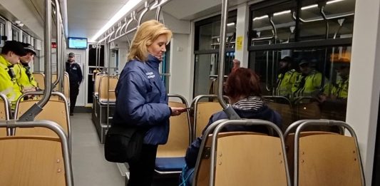 Během speciální noční kontroly v MHD vyloučili každého osmého