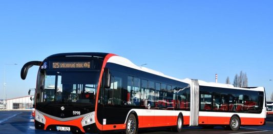 Rychle zdražující nafta už stojí brněnský dopravní podnik stovky tisíc Kč navíc