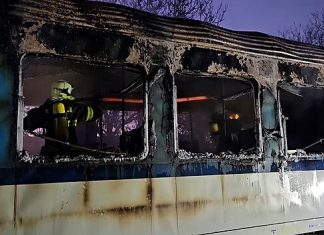 ČT: Vlak u Nemotic na Vyškovsku vzplál kvůli přepálení elektrického kabelu