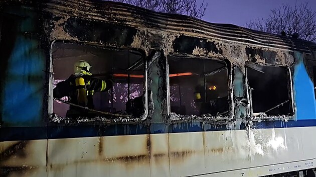 ČT: Vlak u Nemotic na Vyškovsku vzplál kvůli přepálení elektrického kabelu