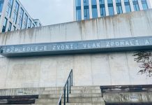 Umělá inteligence píše vzkazy cestujícím: na hlavním nádraží vzniklo interaktivní dílo Richarda Loskota