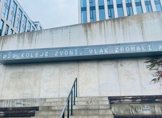 Umělá inteligence píše vzkazy cestujícím: na hlavním nádraží vzniklo interaktivní dílo Richarda Loskota