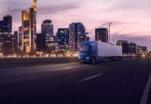 Okénko do budoucnosti: Renault Trucks představil dva modely elektrických silničních tahačů s dojezdem až 600 km
