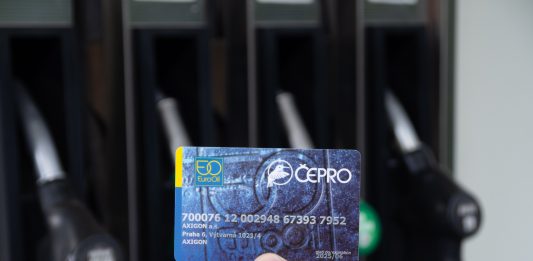 Axigon rozšiřuje aplikaci pro správu tankovacích karet. V jediném rozhraní zaplatíte mobilem tankování i parkovné