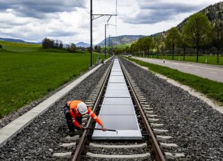 Okénko do světa: solární panely přímou součástí železniční infrastruktury