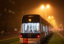 Provoz MHD v Praze zkomplikovalo husté sněžení i závada tramvaje