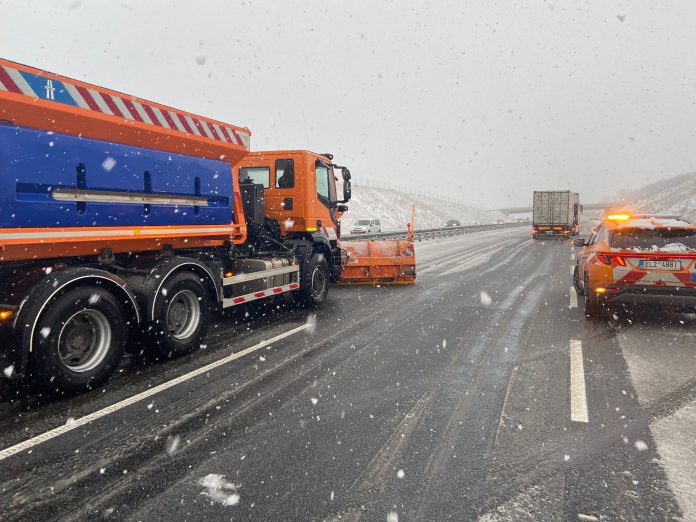 ŘSD má na zimu 55 000 tun soli, poprvé nasadí nové sypače se speciálními tryskami