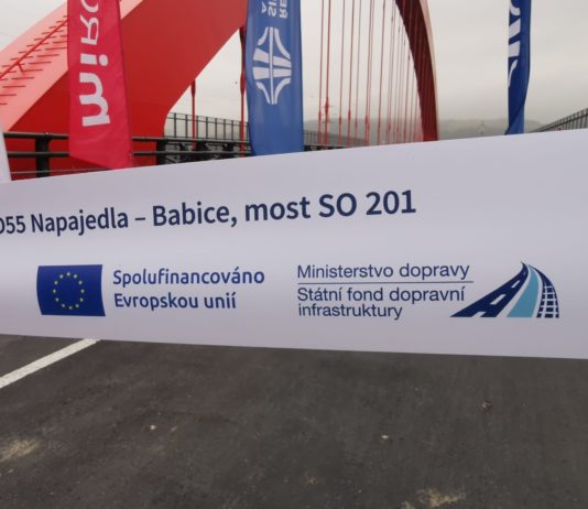 Ředitelství silnic a dálnic otevřelo nový most na D55 u Napajedel