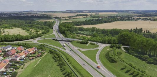 Ve Sněmovně je další novela k prodloužení stanoviska EIA okruh v Praze