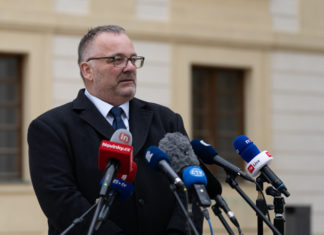 Bednárik: Elektroauta mají platit za dálniční známku stejně jako ostatní