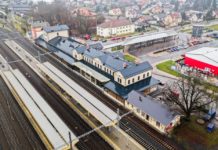 Další zlepšení v Jaroměři: pro cestující se otevírá zrekonstruovaná nádražní budova