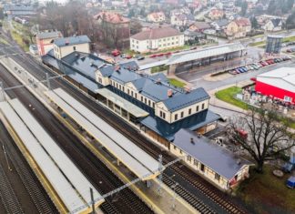 Další zlepšení v Jaroměři: pro cestující se otevírá zrekonstruovaná nádražní budova