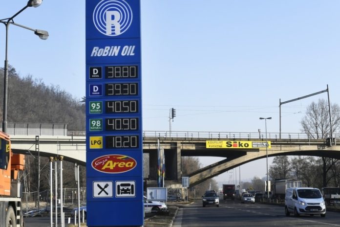 Čepro přebarví 75 pump Robin Oil na EuroOil, celou síť zmodernizuje za miliardu