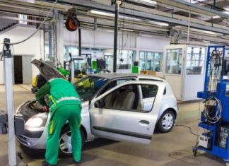 Rada ministrů dopravy: starší vozidla nebudou muset každý rok na STK