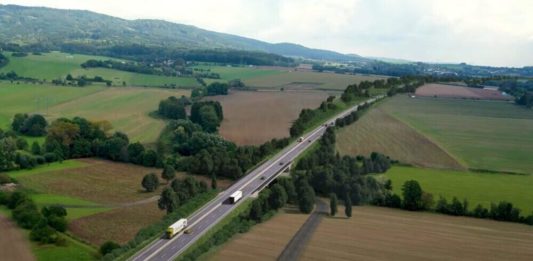 HN: Hladík zrušil stanovisko MŽP k ekologickému posudku silnice přes Český ráj