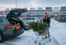 Dárky, kolony a ťukance: Advent zvyšuje riziko nehod u nákupních center