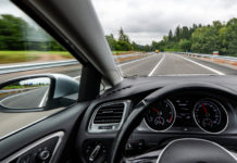 Podíl sedmnáctiletých mezi novými řidiči roste, tvoří čtvrtinu