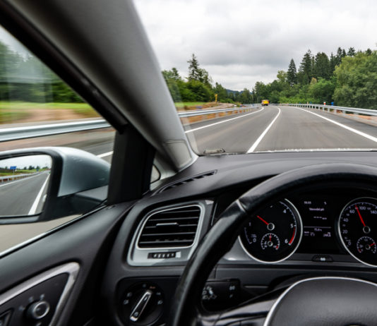 Česko snižuje úmrtnost na silnicích rychleji než průměr EU, loni v ČR zemřelo 43 lidí na milion obyvatel