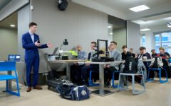 Robot pro výuku i přenos součástek! To je vítězný projekt letošní Elektrotechnické olympiády