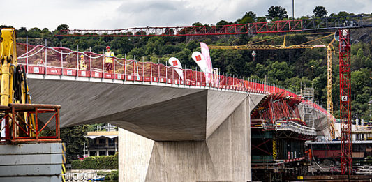 V Praze se otevřel Dvorecký most, nabídne nová spojení MHD