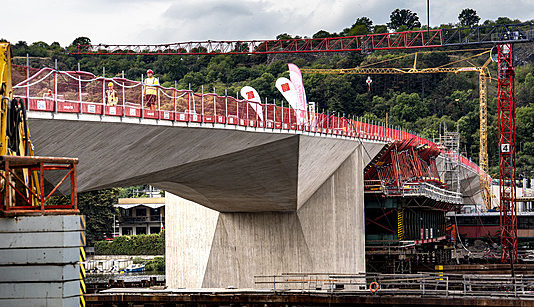 V Praze se otevřel Dvorecký most, nabídne nová spojení MHD