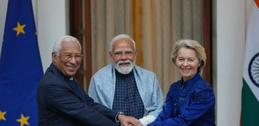 EU a Indie uzavřely obchodní dohodu, sníží si cla na řadu zboží včetně aut