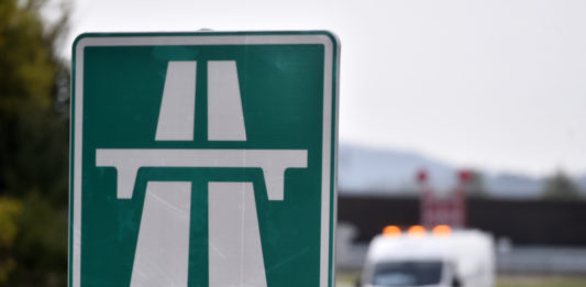 Dálniční známky jsou od včerejška dražší, roční vyjde na 2570 Kč