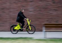 Prodej elektrokol se loni snížil zhruba o desetinu na 100.000 bicyklů