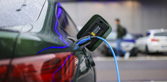 V Praze budou od roku 2030 zřejmě moci jezdit jako taxi jen elektromobily