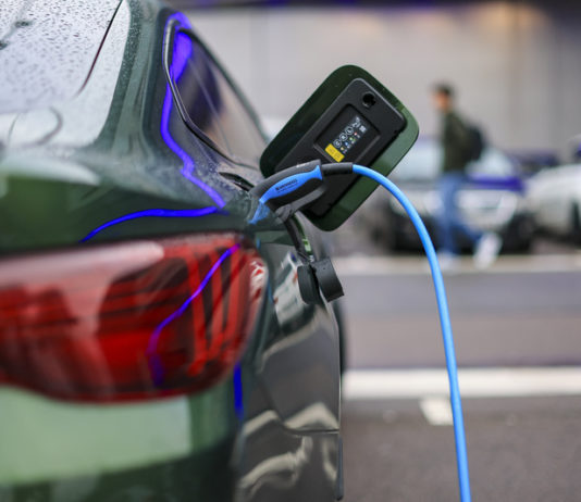 V Praze budou od roku 2030 zřejmě moci jezdit jako taxi jen elektromobily