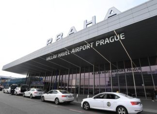 Pražské letiště nabízí cestujícím digitální asistentku místo SMS notifikací