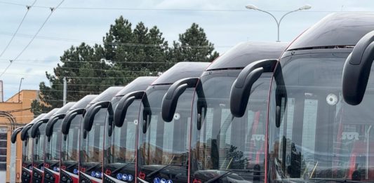 Do roku 2028 se v Budějovicích svezete 27 novými elektrobusy