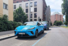 Majitelé elektromobilů budou moci parkovat po celé Praze za 24.000 Kč ročně