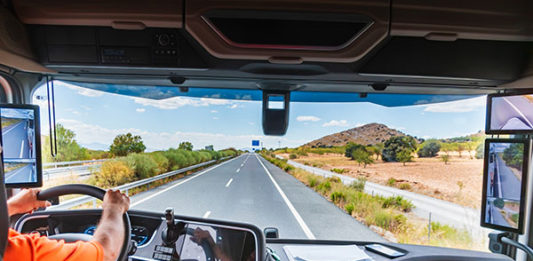 Nedostatek lidí v nákladní dopravě se prohlubuje. Letos bude chybět přes 20 tisíc řidičů