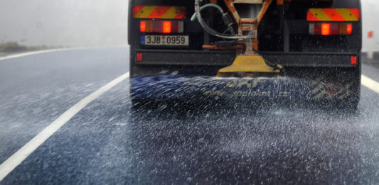 Silničáři po čtyřech dnech otevřeli pro nákladní dopravu úsek I/10 na Harrachov