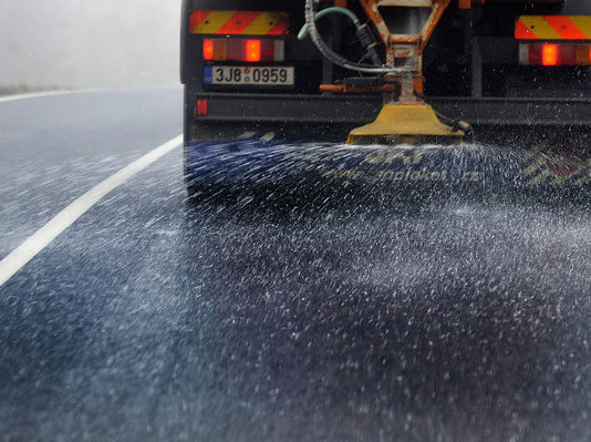 Silničáři po čtyřech dnech otevřeli pro nákladní dopravu úsek I/10 na Harrachov