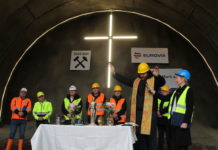 Posvěcení sochy sv. Barbory zahájilo ražbu tunelu nové tramvajové trati na Kamechy