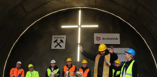 Posvěcení sochy sv. Barbory zahájilo ražbu tunelu nové tramvajové trati na Kamechy