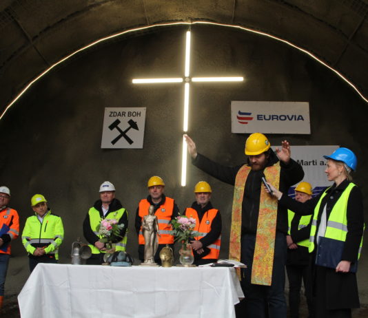 Posvěcení sochy sv. Barbory zahájilo ražbu tunelu nové tramvajové trati na Kamechy