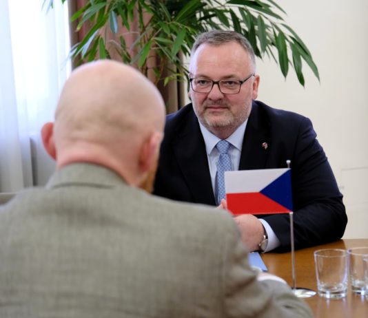 Ministr Bednárik jednal s britským velvyslancem o železnici, investicích a evropské agendě